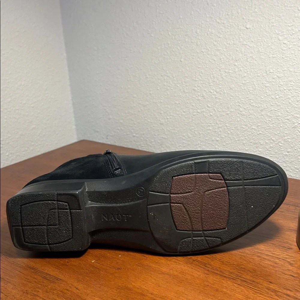 Women’s Naot Helm black leather/suede ankle booties size 41EU/10US - Picture 7 of 9